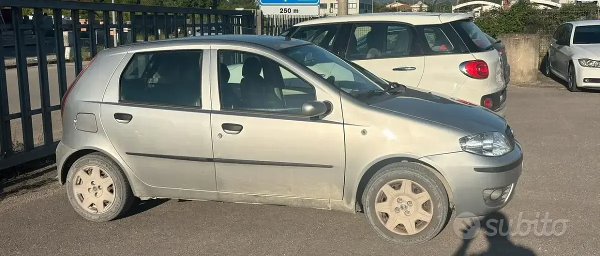 Usata Fiat Punto 69 CV (50 kW) 2005 Utilitaria