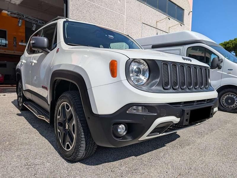 Bianco Usata 2016 Jeep Renegade Trailhawk SUV | 14.900 € (Buon prezzo) - Immagine 1/4