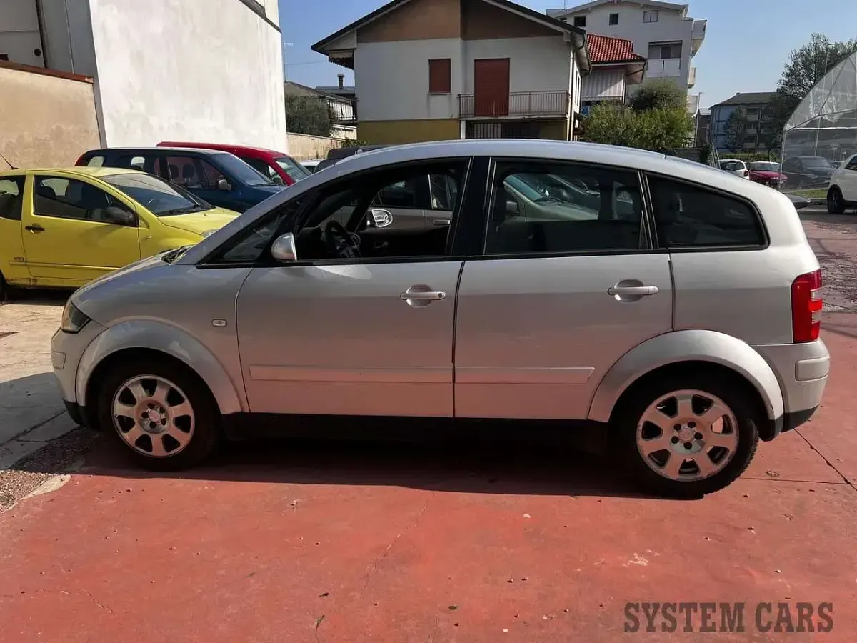 Usata Audi A2 75 CV (55 kW) 2002 Argento Utilitaria