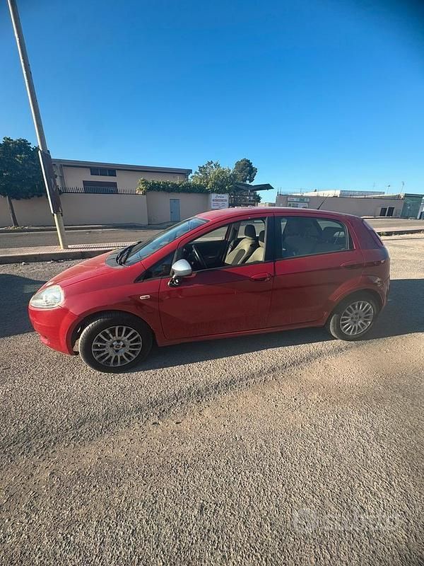 Usata Fiat Grande Punto 75 CV (55 kW) 2006 Rosso Utilitaria