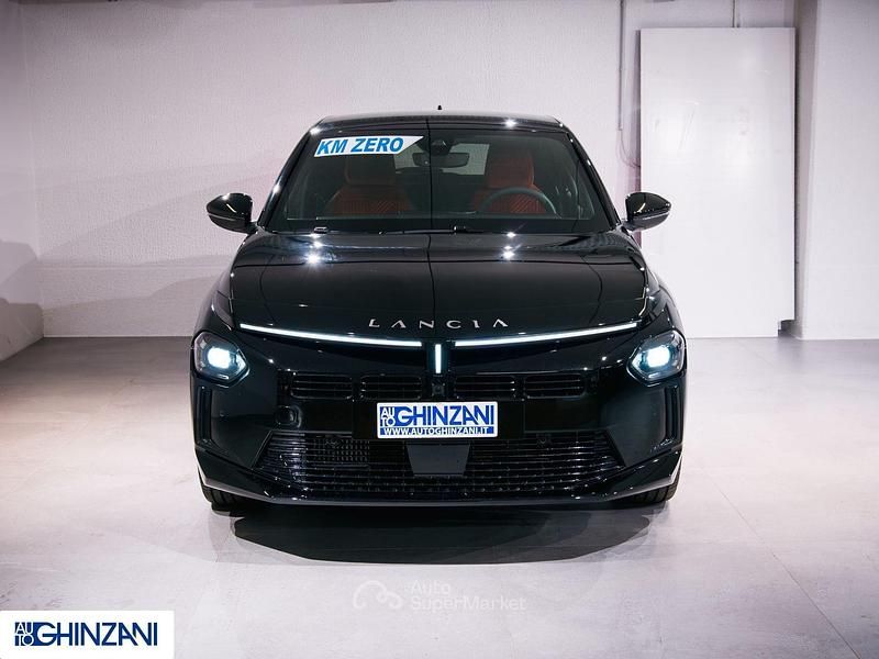 Nuova Lancia Ypsilon 101 CV (74 kW) 2025 Nero ardesia Utilitaria