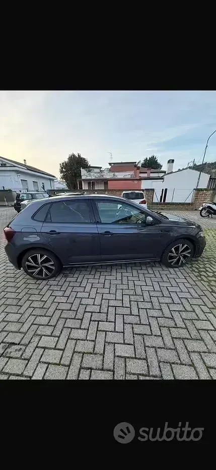 Usata VW Polo R-line 95 CV (69 kW) 2023 Grigio Utilitaria