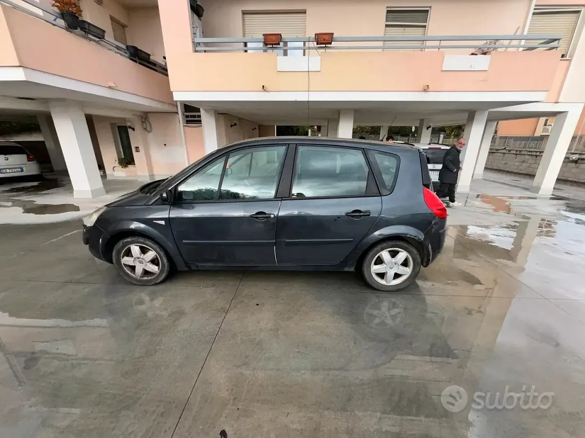 Usata Renault Scenic E-Tech 111 CV (81 kW) 2007 Grigio Monovolume
