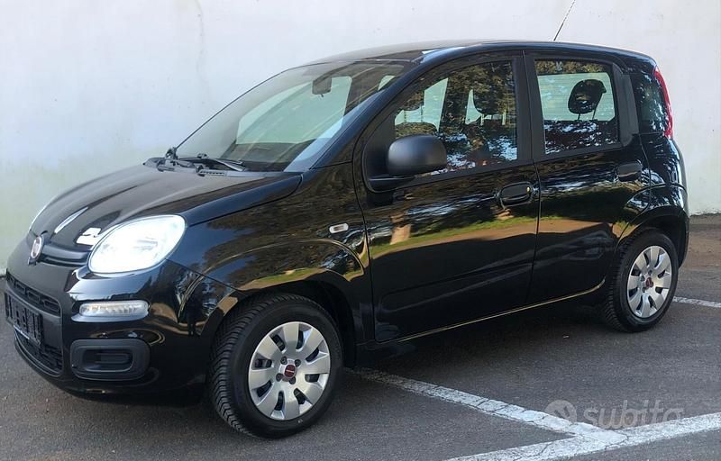Usata Fiat Panda Lounge 69 CV (50 kW) 2016 Nero Utilitaria