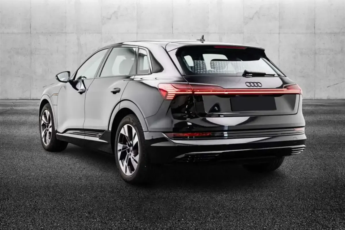 Usata Audi e-tron 158 kW (215 CV) 2022 Nero SUV