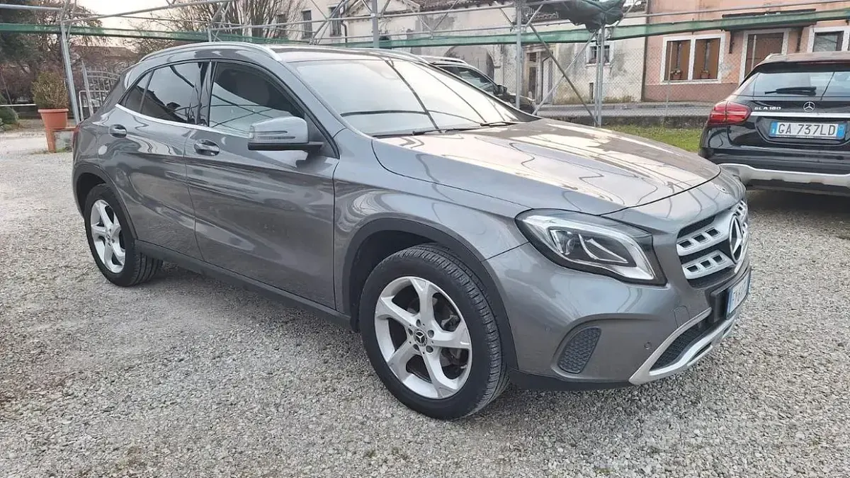Usata Mercedes GLA200 136 CV (100 kW) 2019 Antracite SUV