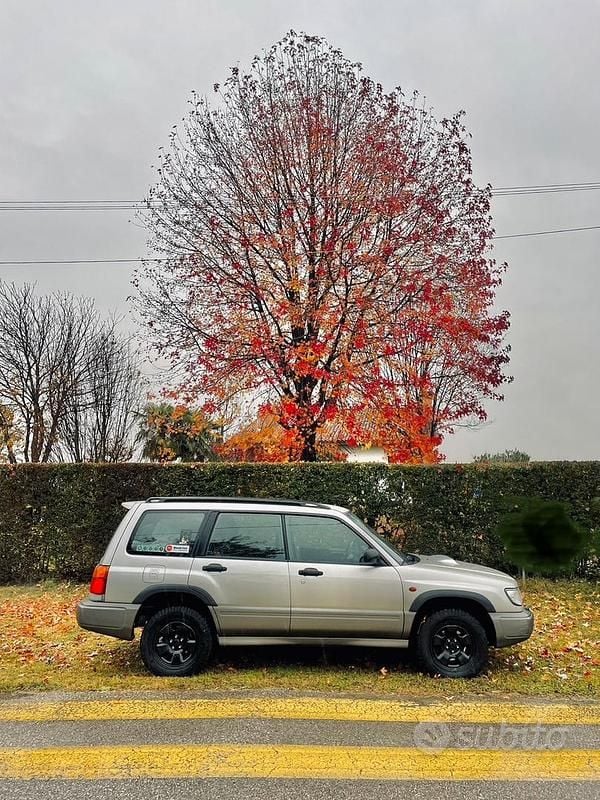 Usata Subaru Forester 1999 Grigio SUV