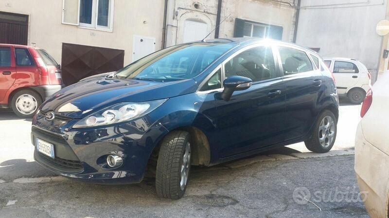 Usata Ford Fiesta 80 CV (58 kW) 2012 Blu/azzurro Utilitaria