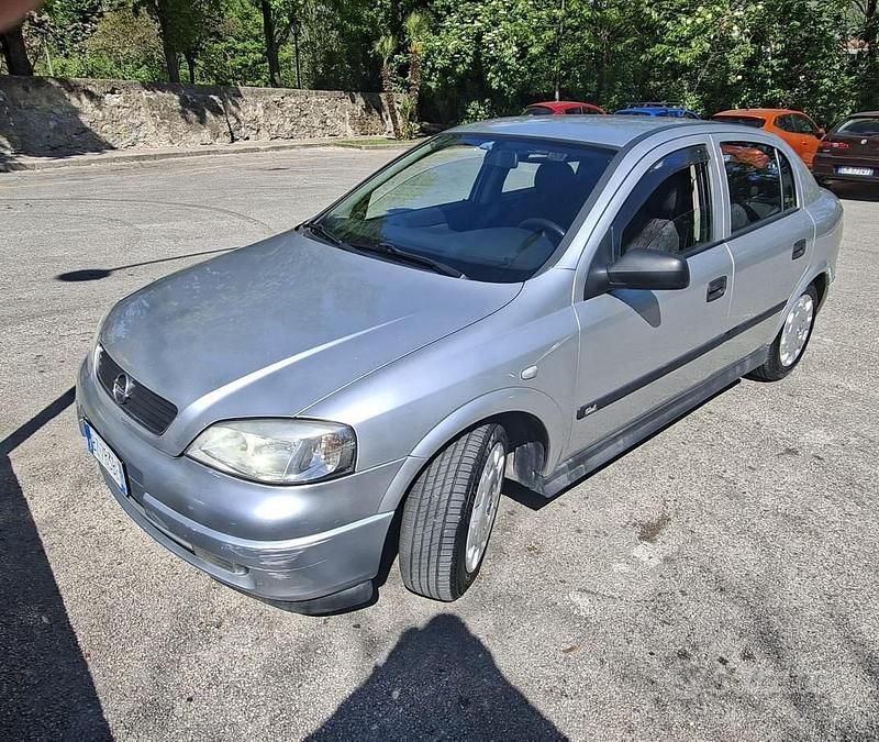 Usata Opel Astra 90 CV (66 kW) 2002 Grigio Berlina