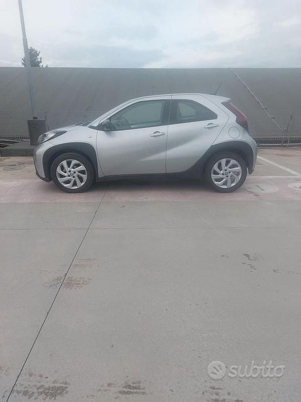 Usata Toyota Aygo Trend 72 CV (52 kW) 2022 Grigio Utilitaria