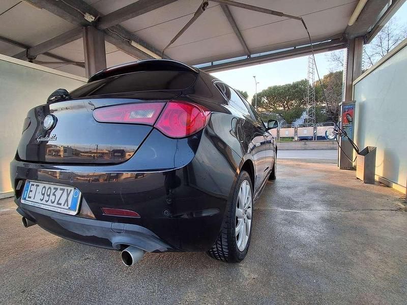 Usata Alfa Romeo Giulietta Exclusive 140 CV (102 kW) 2013 Nero Utilitaria