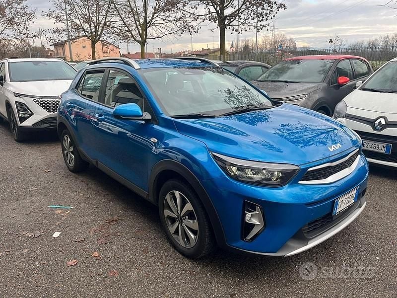 Blu Usata 2023 Kia Stonic Style SUV | 14.300 € (Buon prezzo) - Immagine 1/4