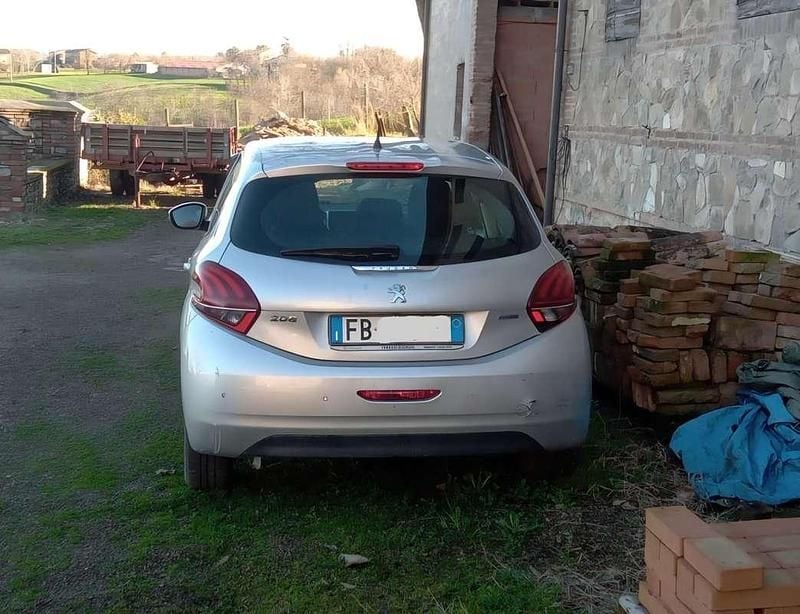 Usata Peugeot 208 Active 75 CV (55 kW) 2015 Utilitaria