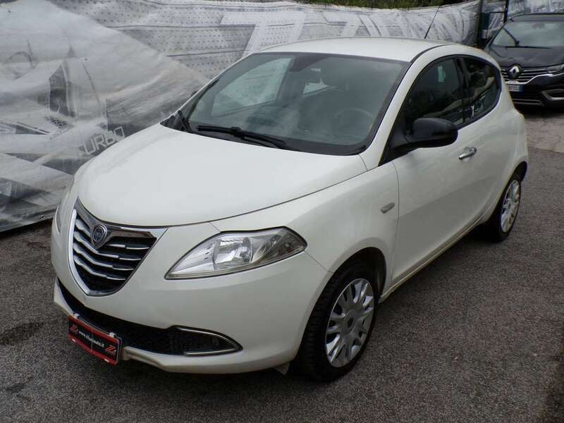 Usata Lancia Ypsilon 95 CV (69 kW) 2012 Bianco Utilitaria