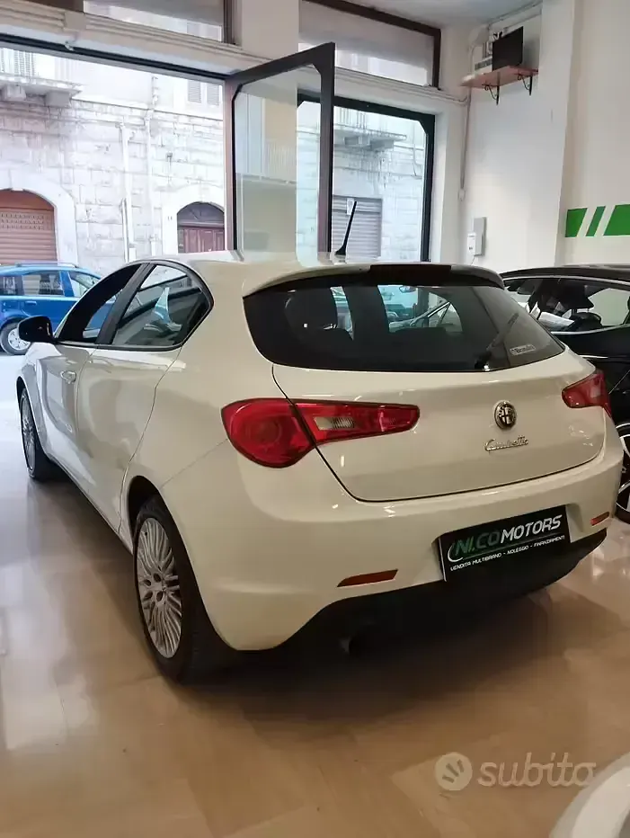 Usata Alfa Romeo Giulietta 105 CV (77 kW) 2012 Bianco Utilitaria