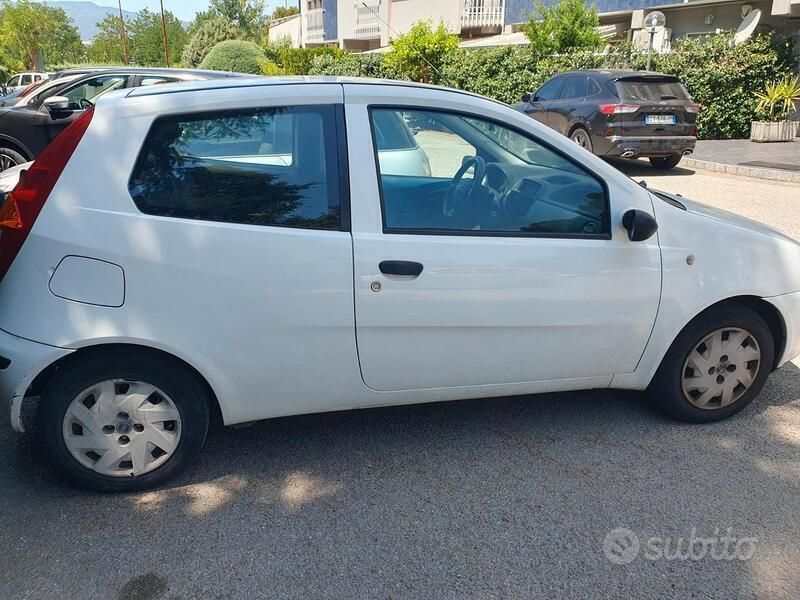 Usata Fiat Punto 80 CV (58 kW) 2002 Bianco Utilitaria