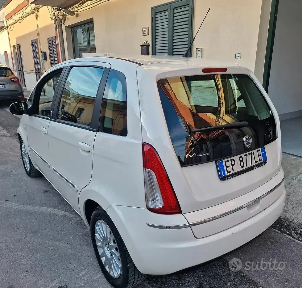 Usata Lancia Musa 77 CV (56 kW) 2012 Bianco Monovolume