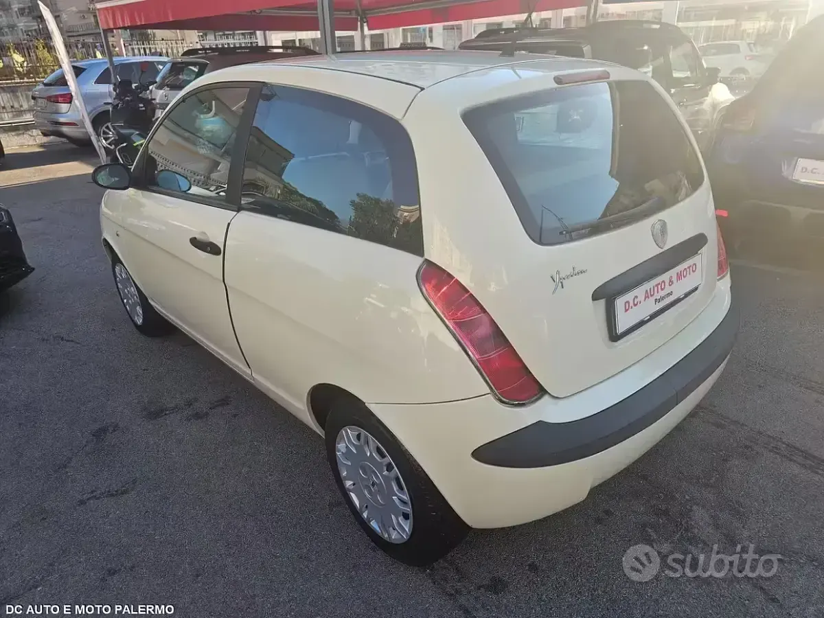 Usata Lancia Ypsilon 60 CV (44 kW) 2006 Nero Utilitaria
