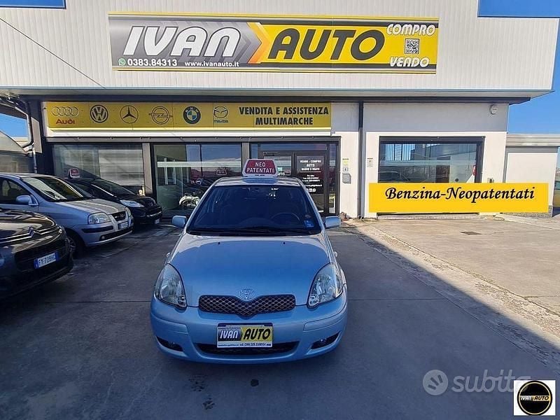 Usata Toyota Yaris 87 CV (63 kW) 2005 Argento Utilitaria