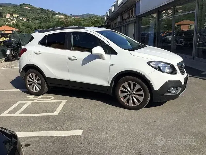 Usata Opel Mokka Cosmo 131 CV (96 kW) 2015 Bianco SUV