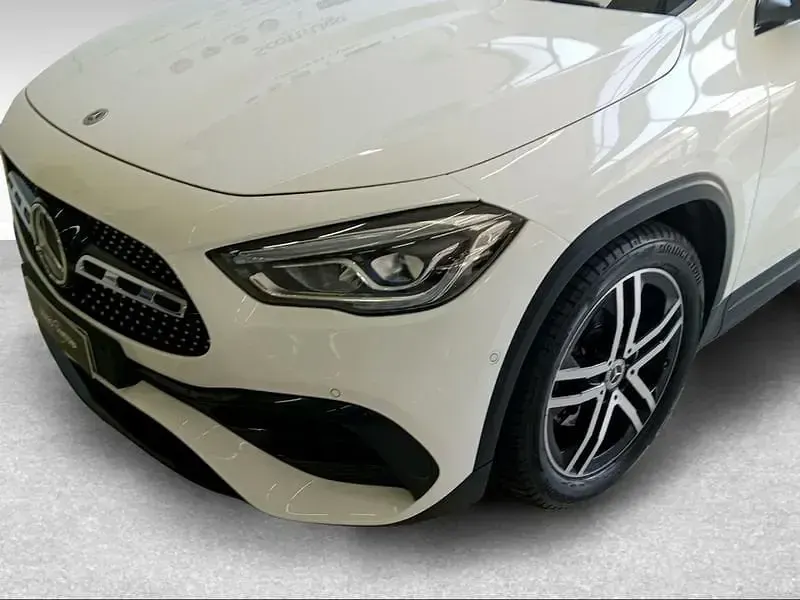 Usata Mercedes GLA180 Premium 116 CV (85 kW) 2022 Bianco SUV