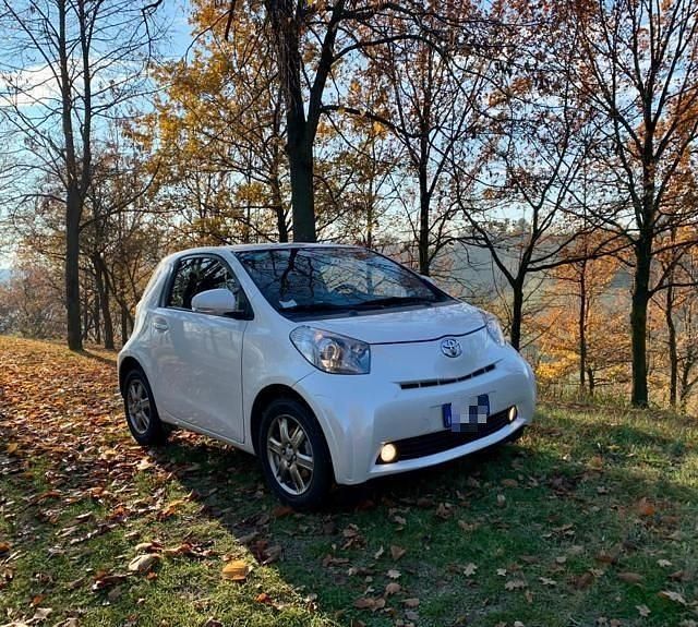 Usata Toyota iQ 68 CV (50 kW) 2009 Bianco metallizzato Utilitaria