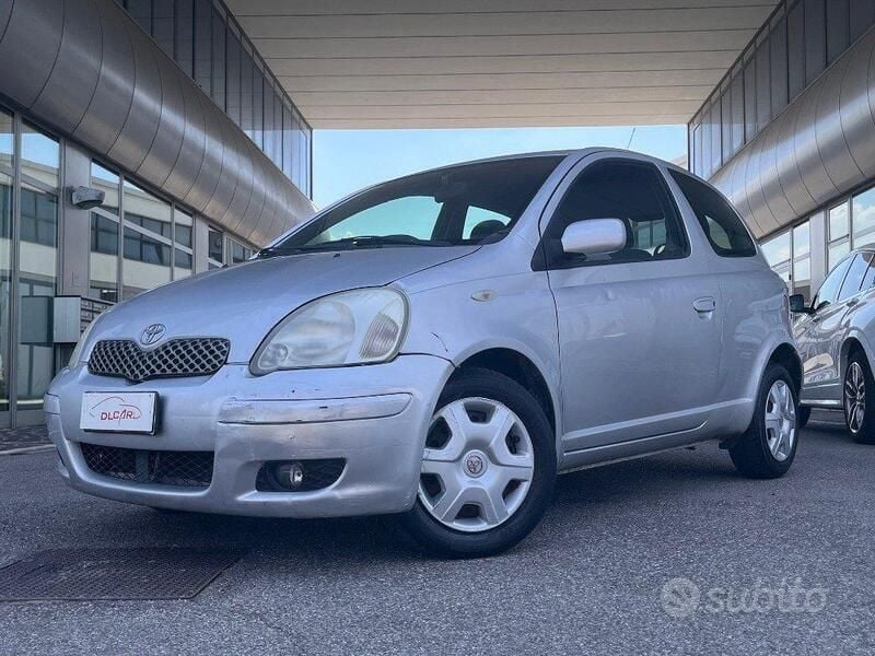 Usata Toyota Yaris Sol 65 CV (47 kW) 2005 Grigio Utilitaria