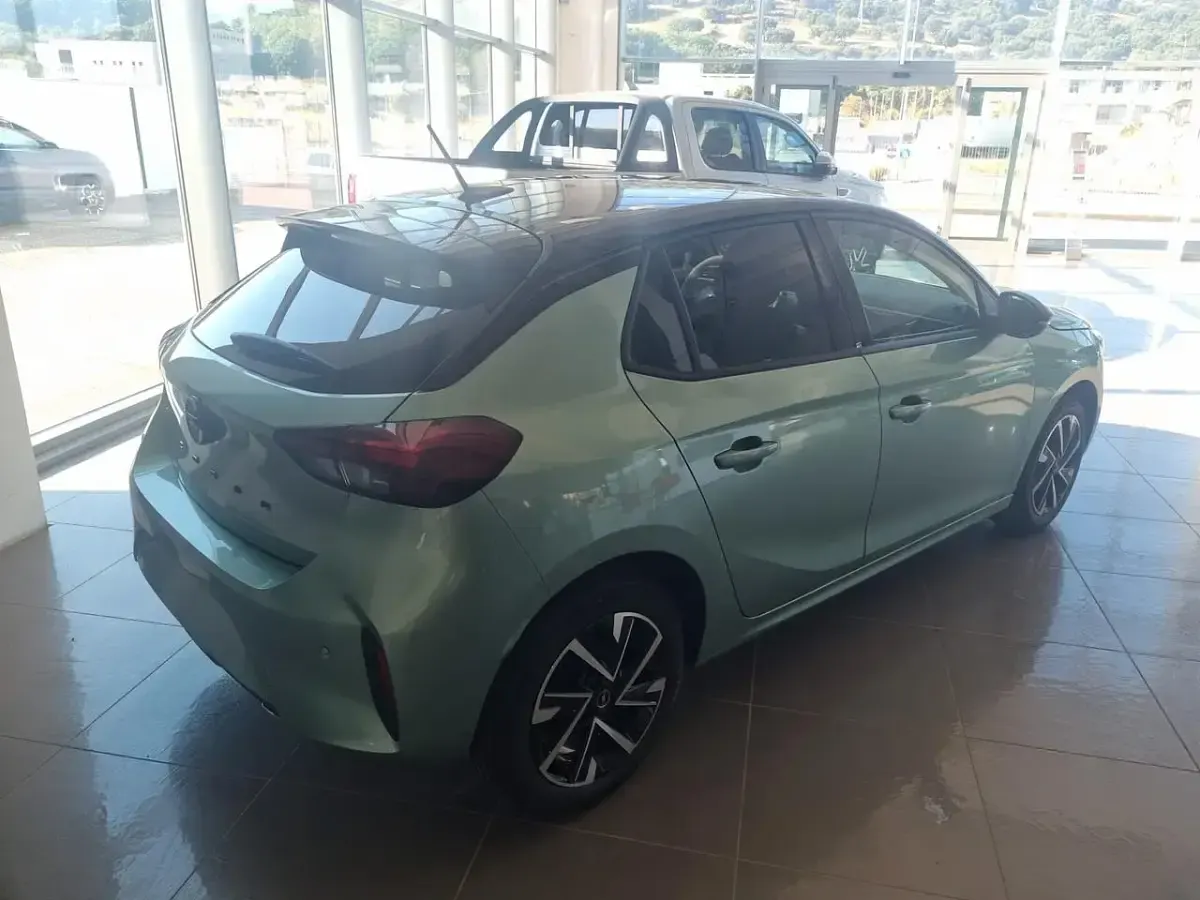 Nuova Opel Corsa 100 CV (73 kW) 2026 Verde Utilitaria