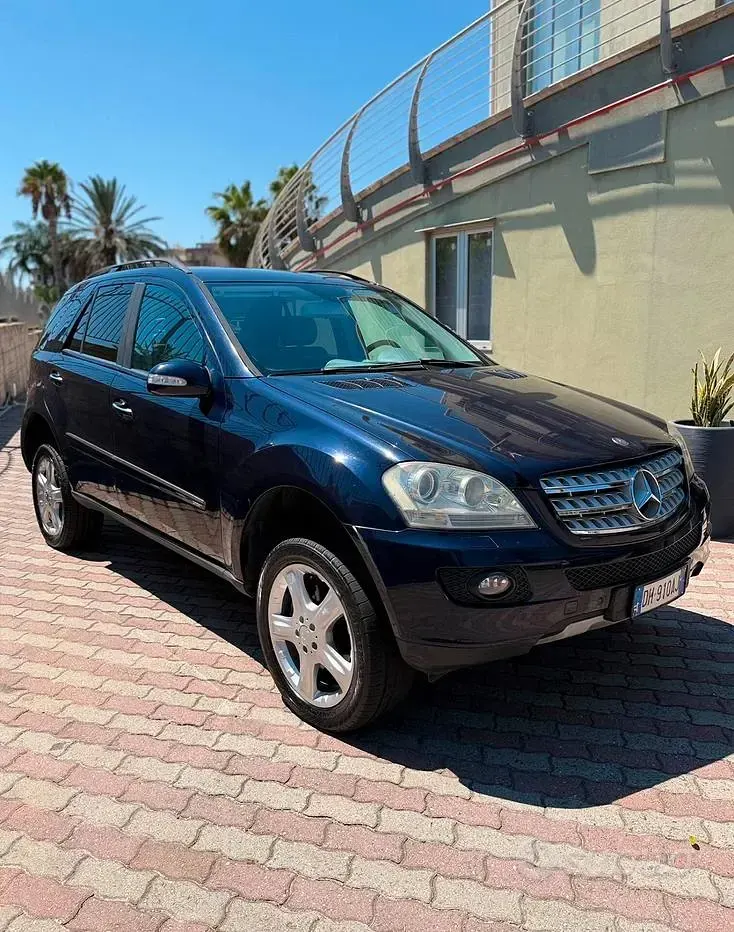 Usata Mercedes ML320 224 CV (164 kW) 2007 Bluazzurro SUV