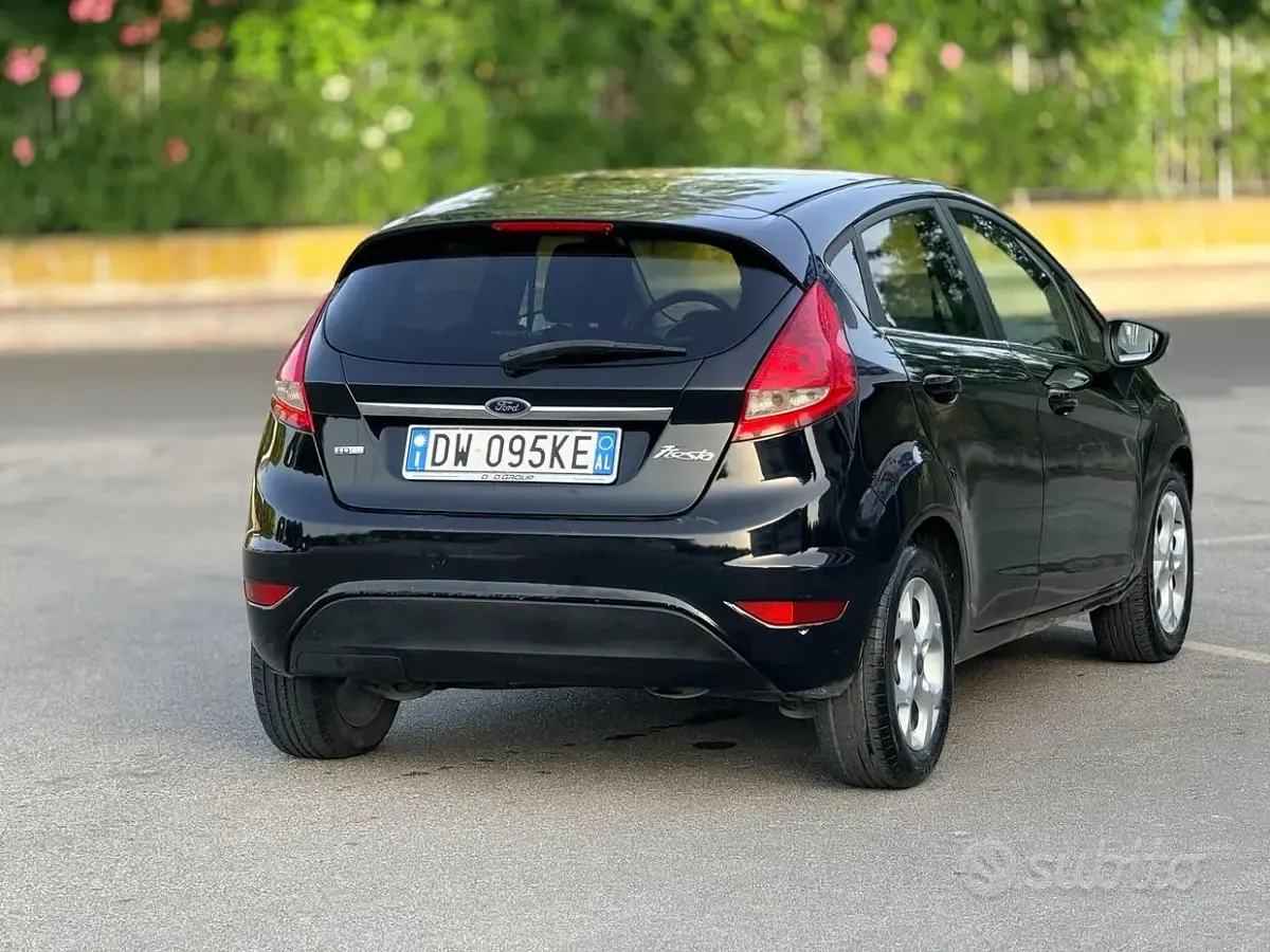 Usata Ford Fiesta Titanium 68 CV (50 kW) 2010 Nero Berlina