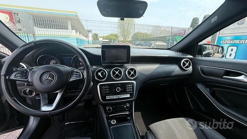 Usata Mercedes A180 109 CV (80 kW) 2017 Nero Berlina
