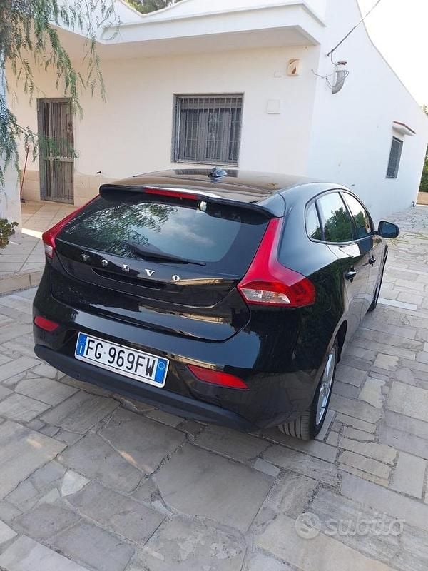 Usata Volvo V40 150 CV (110 kW) 2016 Nero Station wagon