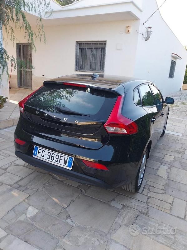 Usata Volvo V40 150 CV (110 kW) 2016 Nero Station wagon
