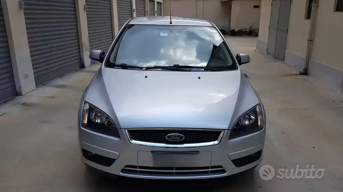 Usata Ford Focus 110 CV (80 kW) 2007 Grigio Berlina