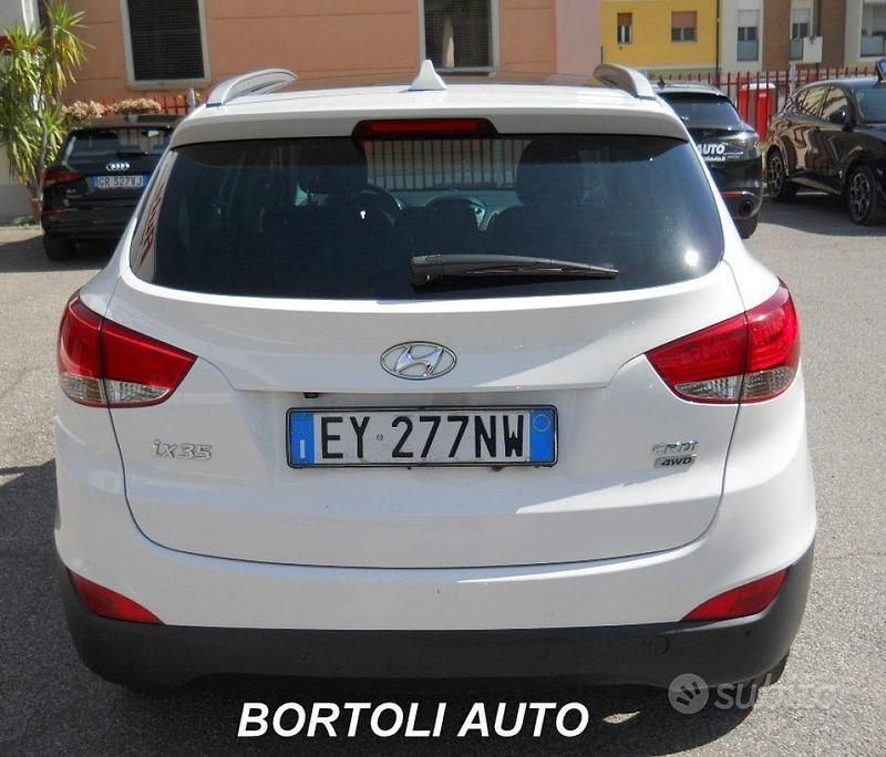 Usata Hyundai ix35 Xpossible 184 CV (135 kW) 2015 Bianco SUV