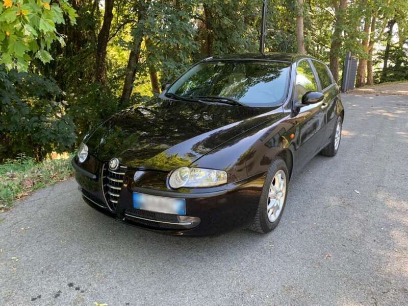 Usato 2002 Alfa Romeo 147 1.6 Benzin 120 CV (3.900 €)