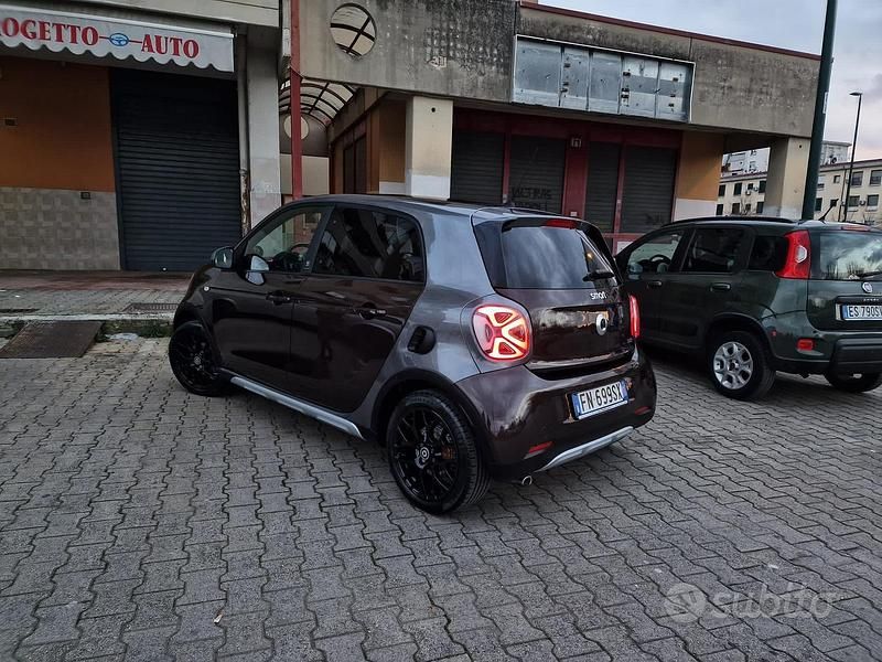 Usata Smart ForFour 90 CV (66 kW) 2018 Marrone Utilitaria