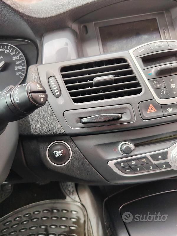 Usata Renault Laguna III 150 CV (110 kW) 2010 Nero Station wagon