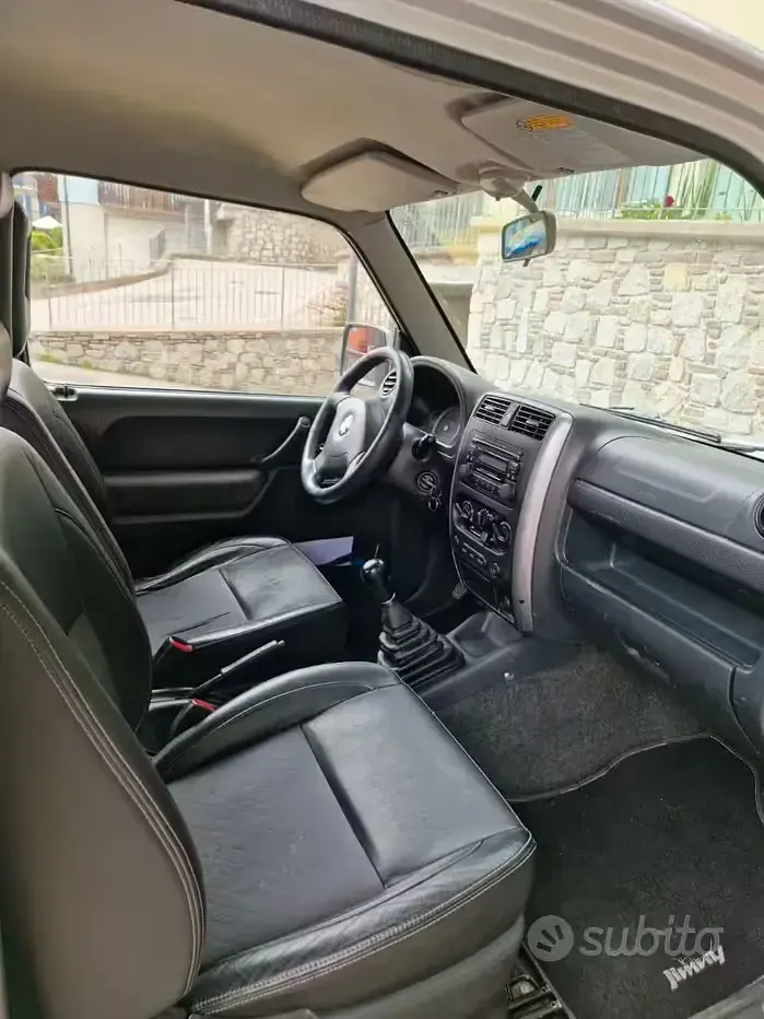 Usata Suzuki Jimny 86 CV (63 kW) 2010 Grigio SUV