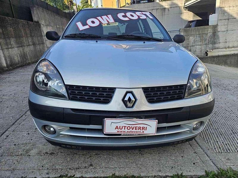 Usata Renault Clio II 75 CV (55 kW) 2003 Argento Berlina