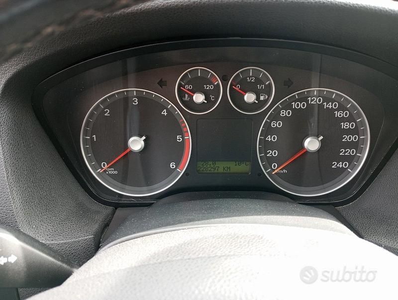 Occasion Ford Focus 116 ch (85 kW) 2006 Noir Break