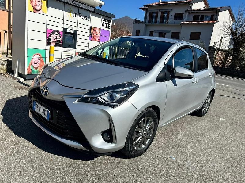 Usata Toyota Yaris 69 CV (50 kW) 2015 Grigio Utilitaria