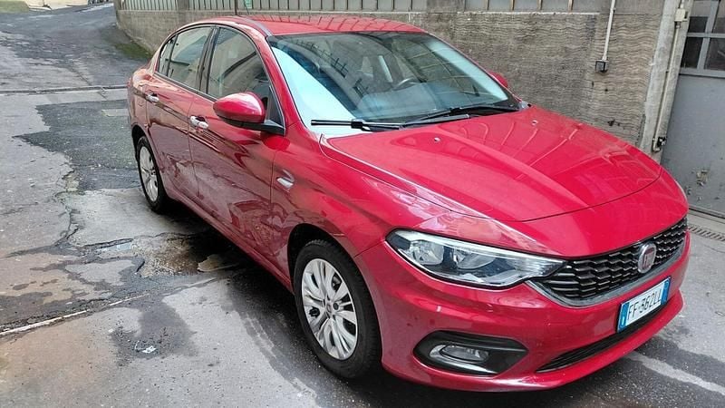Usata Fiat Tipo Lounge 95 CV (69 kW) 2016 Rosso Berlina