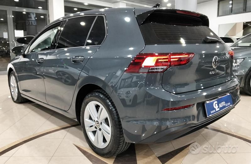 Usata VW Golf VIII Style 115 CV (84 kW) 2023 Grigio Berlina