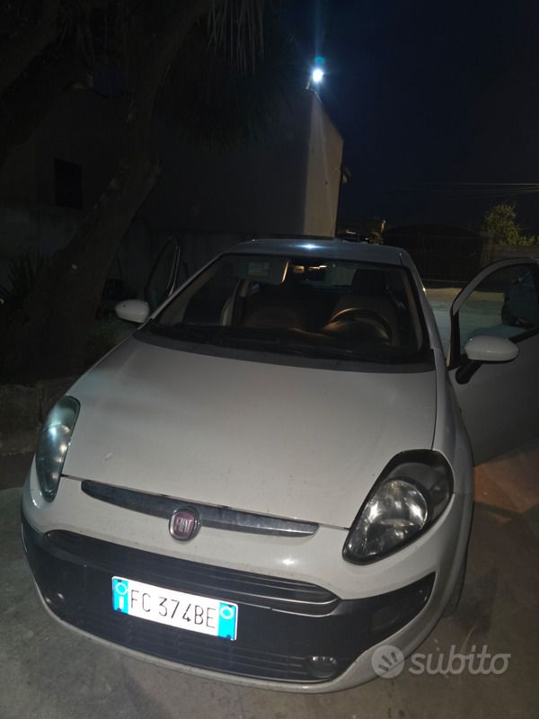 Usata Fiat Grande Punto 75 CV (55 kW) 2011 Bianco Utilitaria