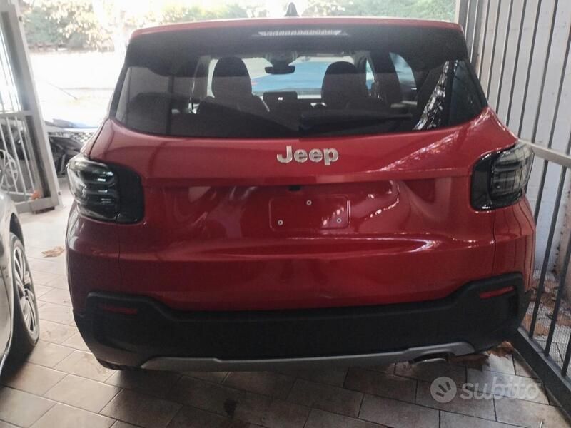 Usado Jeep Avenger Summit 101 HP (74 kW) 2023 Vermelho SUV