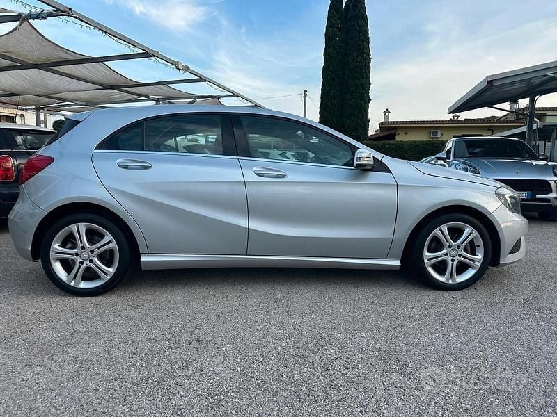 Usata Mercedes A180 108 CV (79 kW) 2014 Grigio Berlina