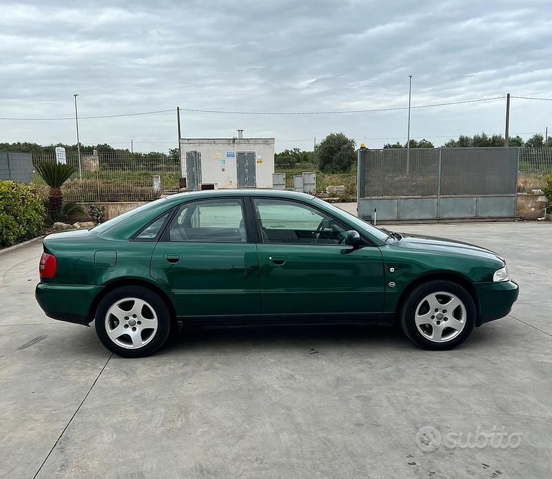 Usata Audi A4 110 CV (80 kW) 1996 Verde Berlina