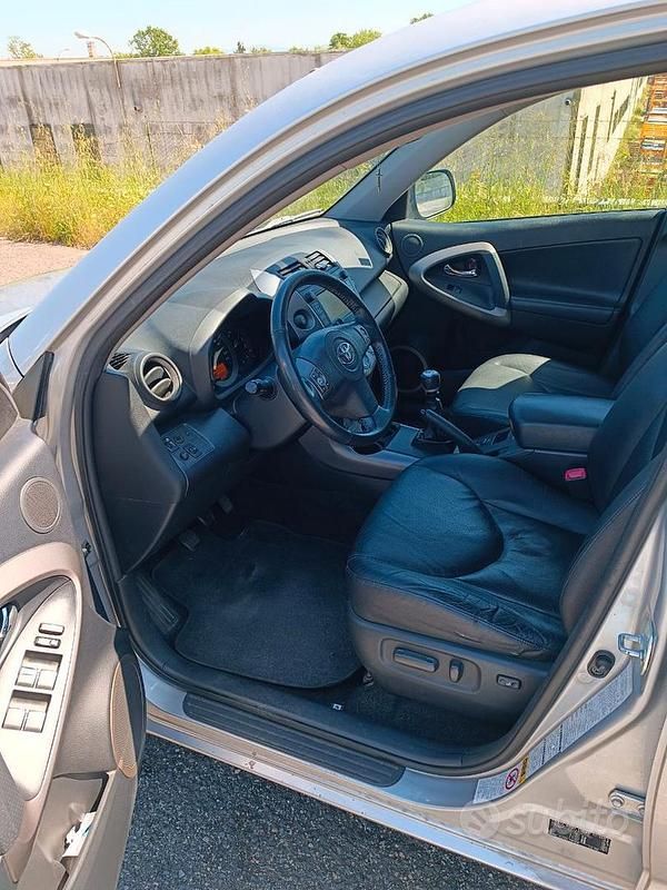 Usata Toyota RAV4 Luxury 177 CV (130 kW) 2008 Grigio SUV