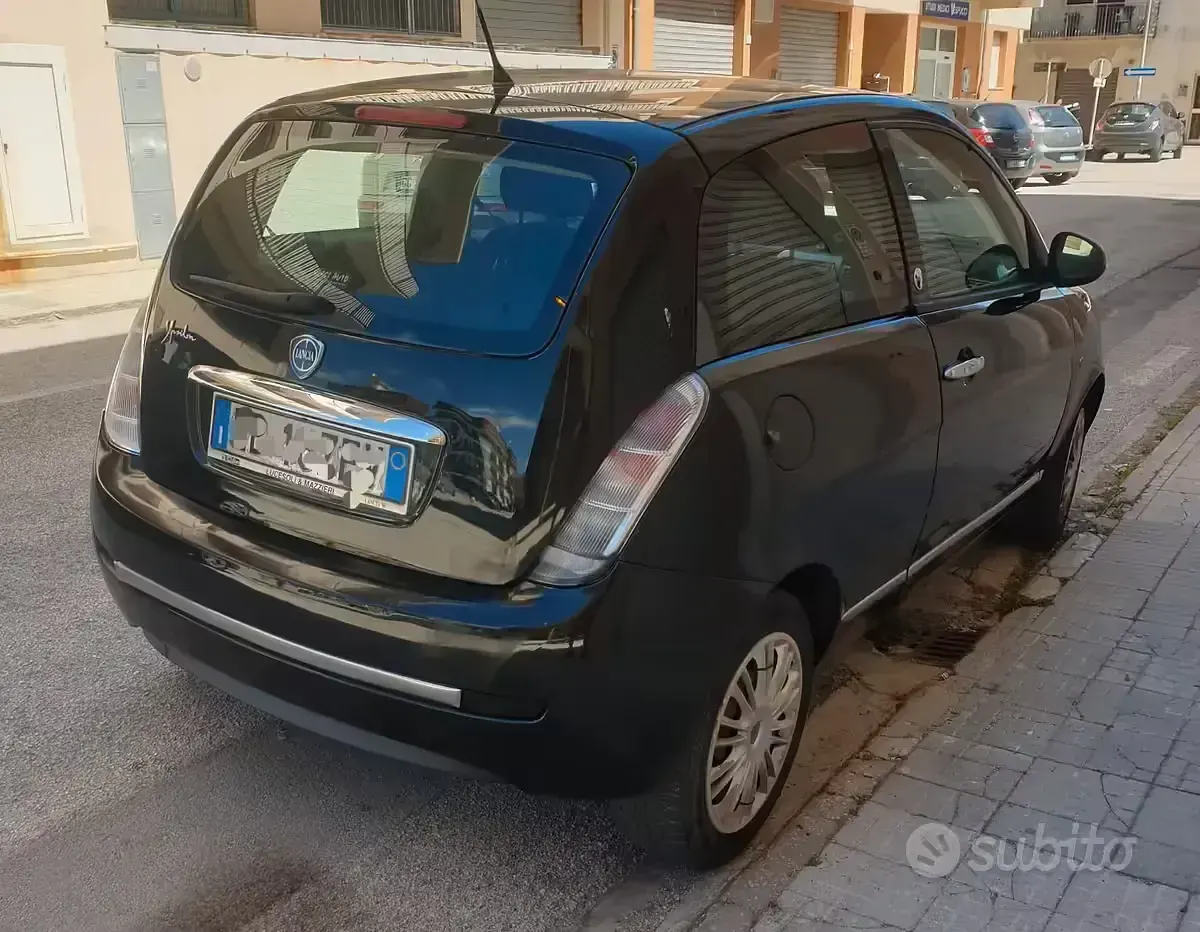 Usata Lancia Ypsilon 77 CV (56 kW) 2011 Nero Utilitaria